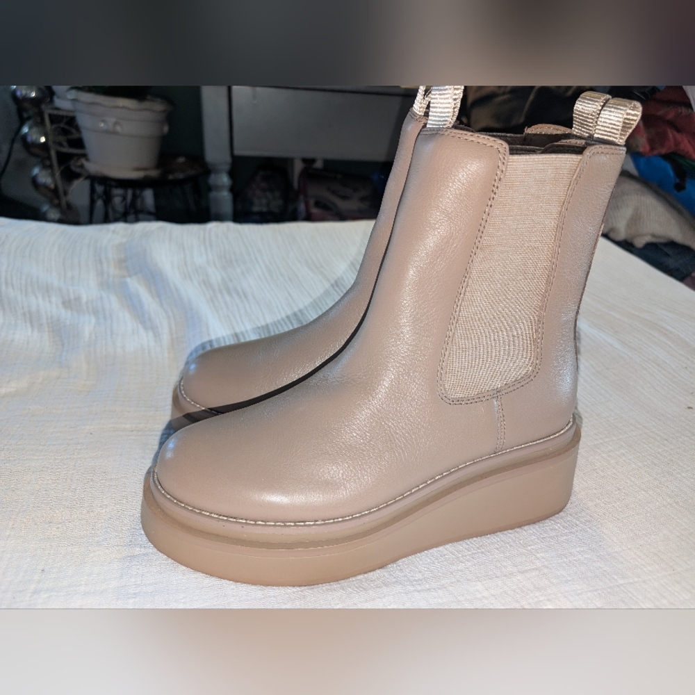 Sam Edelman Kolton Lt Cedarwood Leather Rounded Toe Pull On Chelsea Ankle Boots